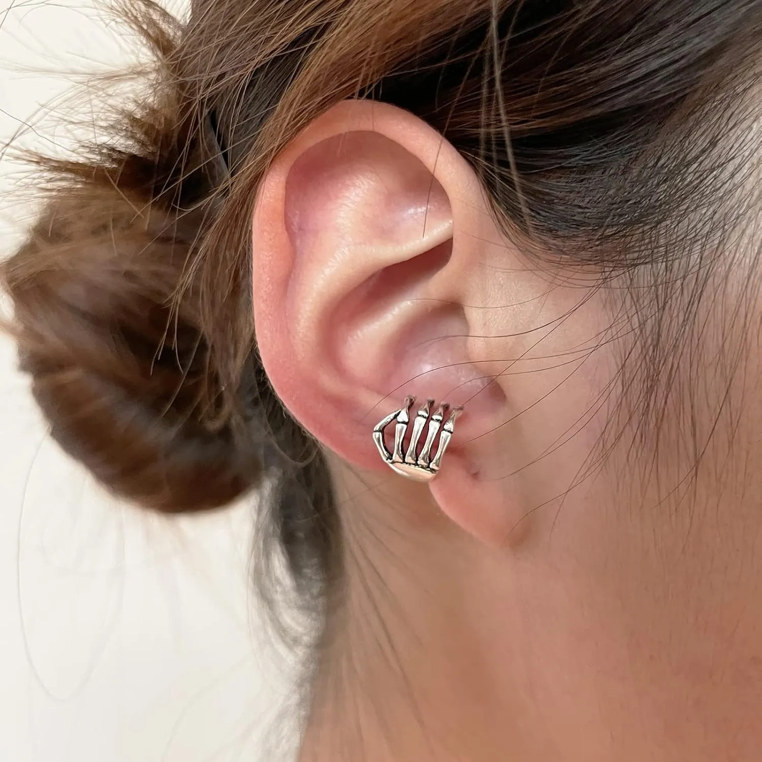 Halloween Skeleton Hand Ear Cuffs Gothic Skull Finger Ear Cuffs Clip Earrings for Women Halloween Theme Party